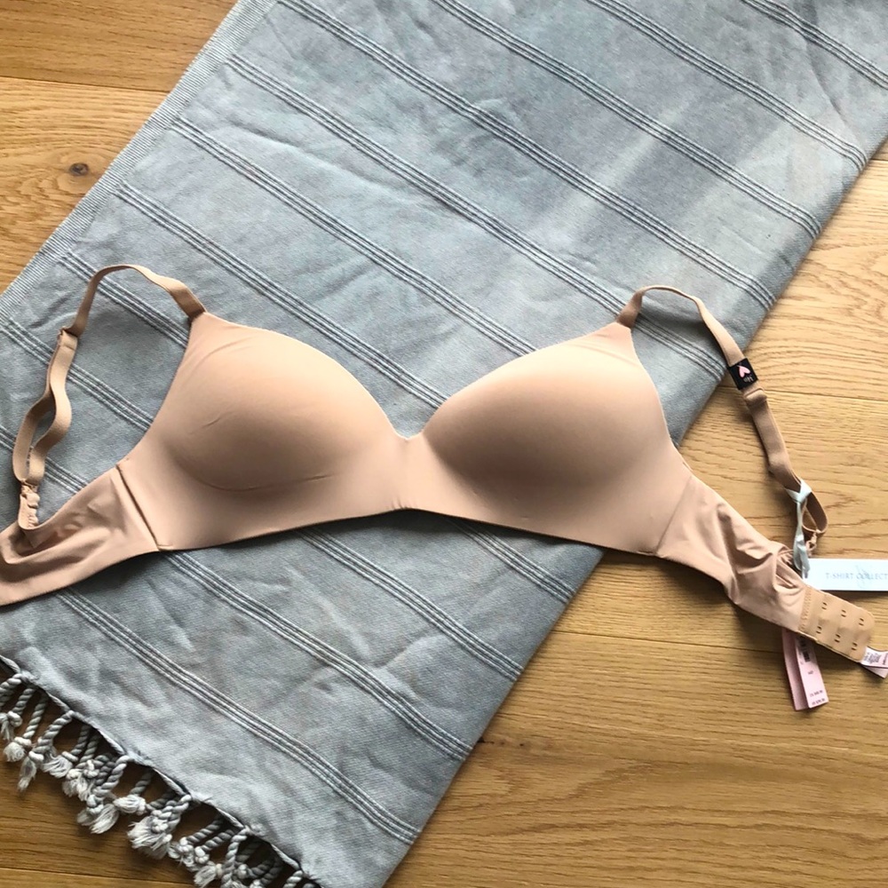 NWT Victorias Secret Lightly Lined Wireless Bra 34D